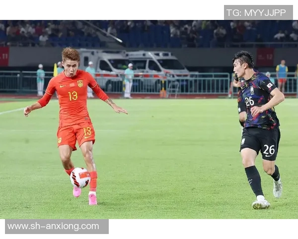 足球明星新造型揭秘剪头视频带你领略风采与个性转换 足球明星新造型揭秘剪头视频带你领略风采与个性转换