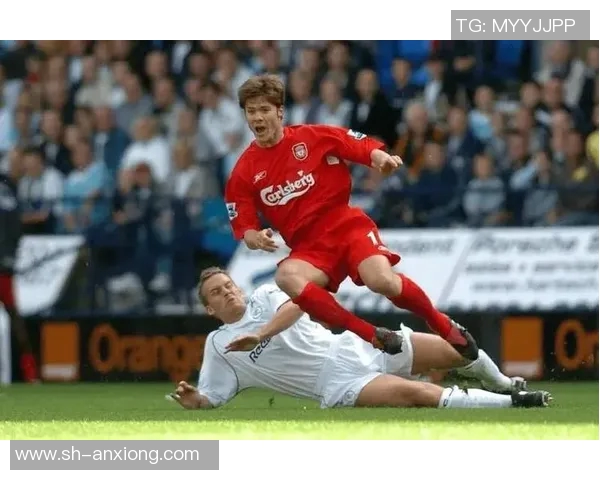 足球明星挑战踢老鼠精彩视频集锦让你大开眼界的趣味时刻