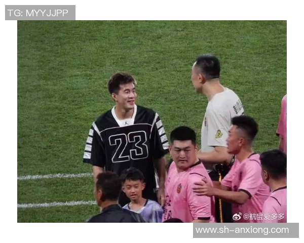 足球明星跨界挑战踢篮球精彩瞬间集锦视频大放送 足球明星跨界挑战踢篮球精彩瞬间集锦视频大放送